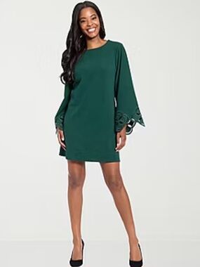 NWT Clover & Sloane  Emerald Green laser cut lace long Sleeve Shift Dress size M
